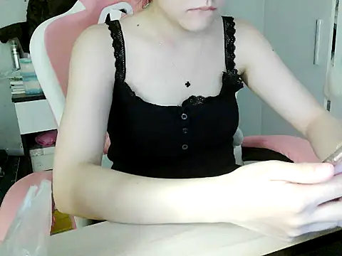 Snapshot of lucienguyen chatting on 04-10-26, 02:50 lucienguyen online show from 04-10-26, 02:50