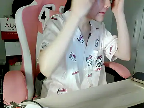 Snapshot of lucienguyen chatting on 04-22-26, 07:04 lucienguyen online show from 04-22-26, 07:04