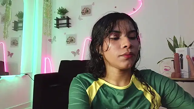 Daviana hill  online show from 04-17-26, 05:27