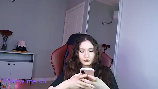 Snapshot of solitudebby chatting on 04-10-26, 05:28 solitudebby online show from 04-10-26, 05:28