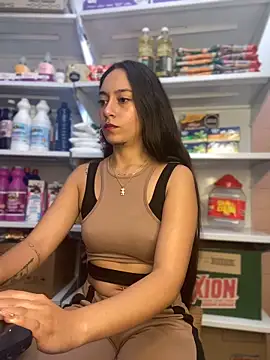 DulceLatinaxo online show from 04-17-26, 09:51