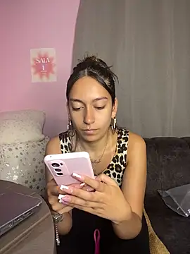 DulceLatinaxo online show from 05-13-26, 10:06