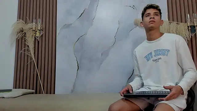 Ethanhot os online show from 06-11-26, 07:34