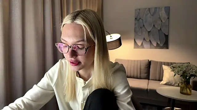 EvelineMolima online show from 04-20-26, 05:16