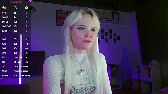 Snapshot of evianlui chatting on 05-27-26, 01:57 evianlui online show from 05-27-26, 01:57