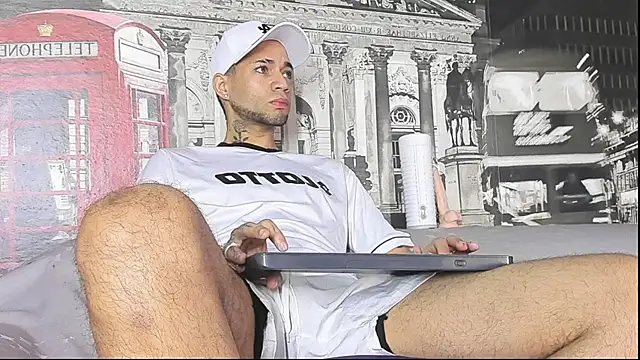 Snapshot of Daniel_huge22 chatting on 04-09-26, 01:05 Daniel huge22 online show from 04-09-26, 01:05