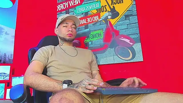 Snapshot of Daniel_huge22 chatting on 05-05-26, 01:41 Daniel huge22 online show from 05-05-26, 01:41