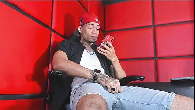 Snapshot of Daniel_huge22 chatting on 05-20-26, 03:29 Daniel huge22 online show from 05-20-26, 03:29