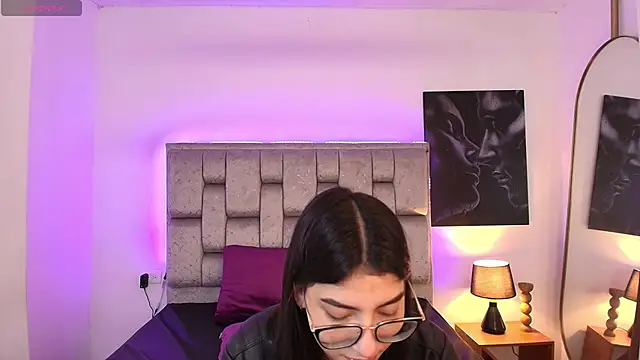 Snapshot of candy_tina chatting on 04-19-26, 06:10 candy tina online show from 04-19-26, 06:10