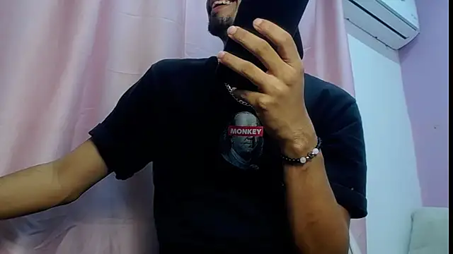 Snapshot of Amir_guy_ chatting on 04-19-26, 06:10 Amir guy online show from 04-19-26, 06:10