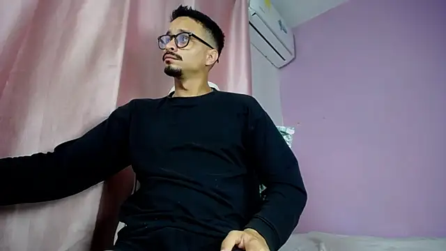 Snapshot of Amir_guy_ chatting on 05-08-26, 01:05 Amir guy online show from 05-08-26, 01:05