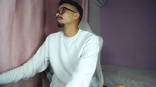 Snapshot of Amir_guy_ chatting on 05-11-26, 04:04 Amir guy online show from 05-11-26, 04:04