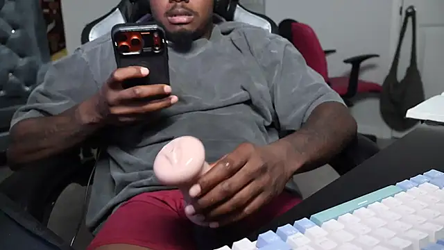 Snapshot of mikeydigs chatting on 04-08-26, 12:43 mikeydigs online show from 04-08-26, 12:43