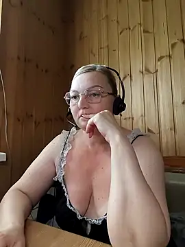 Snapshot of White-Chocolatte chatting on 05-07-26, 01:05 White-Chocolatte online show from 05-07-26, 01:05