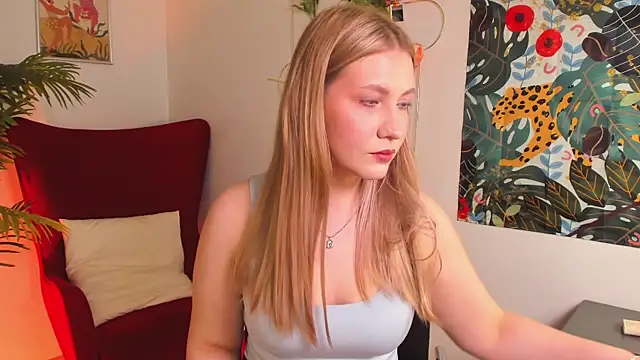 Snapshot of Emilicious chatting on 04-14-26, 05:46 Emilicious online show from 04-14-26, 05:46