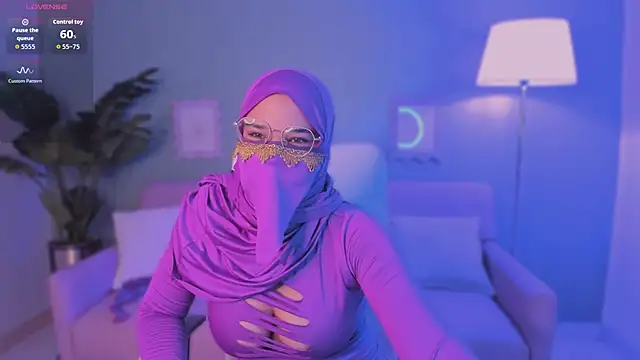 SamiraLuxe online show from 04-10-26, 11:04