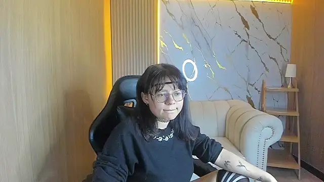 Snapshot of Amara_tf chatting on 04-15-26, 04:08 Amara tf online show from 04-15-26, 04:08