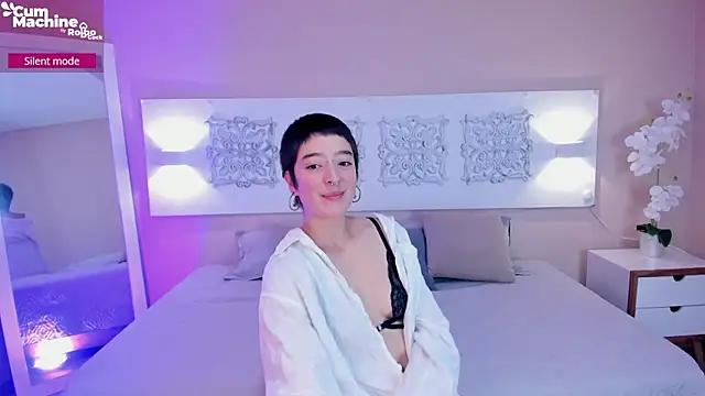 Snapshot of Atheena__ chatting on 05-18-26, 02:34 Atheena online show from 05-18-26, 02:34
