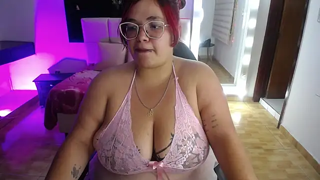 Snapshot of Sweet_cat_t chatting on 04-27-26, 09:35 Sweet cat t online show from 04-27-26, 09:35