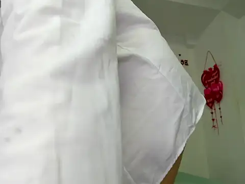 Snapshot of Carolinaa-03 chatting on 04-09-26, 11:43 Carolinaa-03 online show from 04-09-26, 11:43