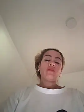 Snapshot of Natigoonzalez chatting on 04-26-26, 01:20 Natigoonzalez online show from 04-26-26, 01:20