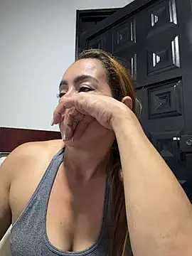 Snapshot of Natigoonzalez chatting on 05-06-26, 01:14 Natigoonzalez online show from 05-06-26, 01:14