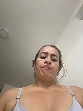 Snapshot of Natigoonzalez chatting on 05-17-26, 01:25 Natigoonzalez online show from 05-17-26, 01:25