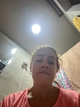 Snapshot of Natigoonzalez chatting on 05-21-26, 01:18 Natigoonzalez online show from 05-21-26, 01:18