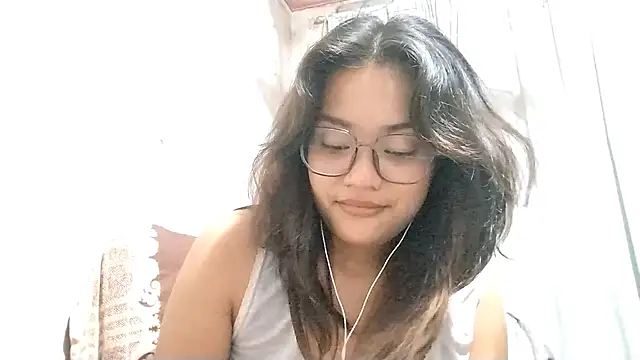 Snapshot of OliviaCarchi chatting on 04-13-26, 10:43 OliviaCarchi online show from 04-13-26, 10:43