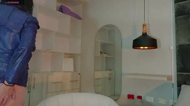 Adrianaa gold online show from 06-17-26, 12:50