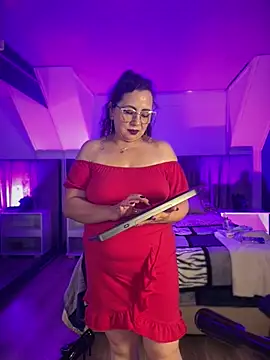 Jenifer cruz online show from 04-11-26, 07:45