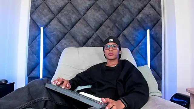 LiamKron online show from 05-12-26, 11:51