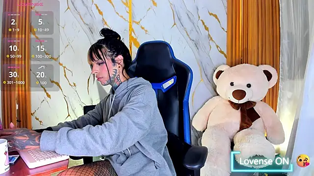 Dafne kee online show from 04-11-26, 03:33