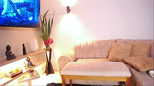 Honey luxury cute online show from 04-21-26, 01:07