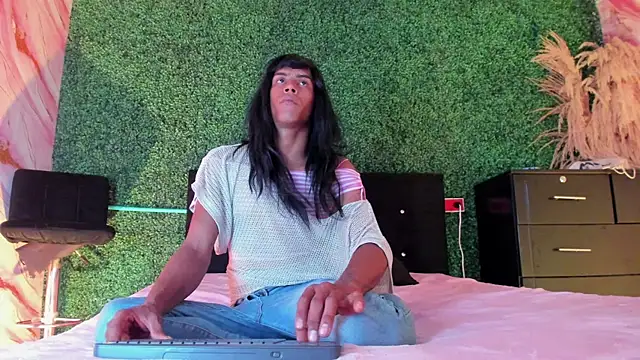 Snapshot of Lexyy_lux chatting on 04-14-26, 01:39 Lexyy lux online show from 04-14-26, 01:39