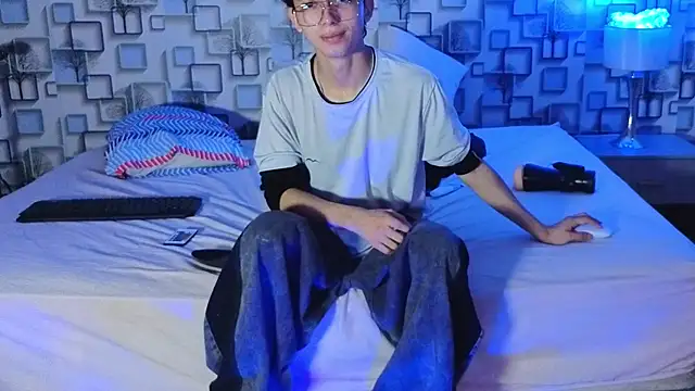 Twink Sebas7 online show from 07-12-26, 12:29