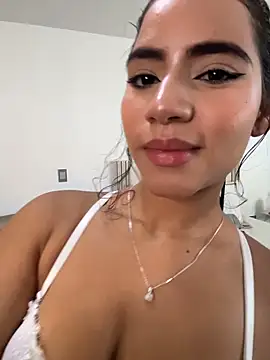 ZaraReyes online show from 05-07-26, 12:10