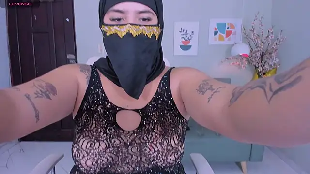 haly smif online show from 04-10-26, 08:35