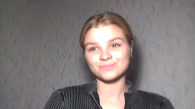 Snapshot of ElizaCrowe chatting on 04-13-26, 04:01 ElizaCrowe online show from 04-13-26, 04:01