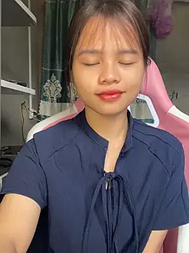 Snapshot of mayha11 chatting on 04-16-26, 01:28 mayha11 online show from 04-16-26, 01:28