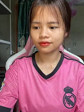 Snapshot of mayha11 chatting on 04-19-26, 02:44 mayha11 online show from 04-19-26, 02:44