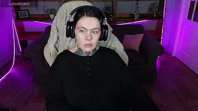 QwertyAnnie Lbo online show from 04-12-26, 05:07
