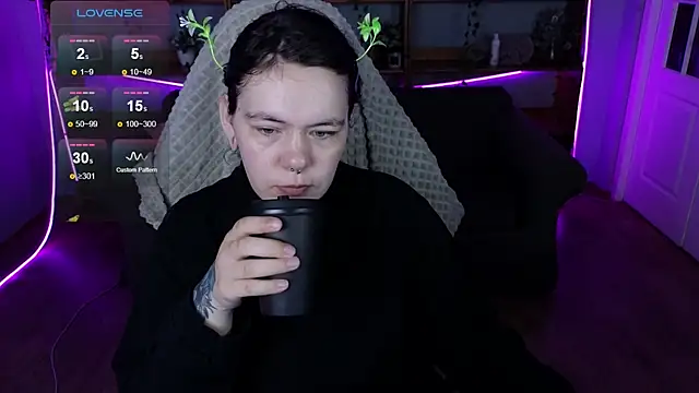 QwertyAnnie Lbo online show from 04-23-26, 01:51