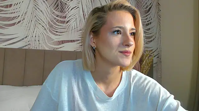 Lizzyvega online show from 04-17-26, 01:52