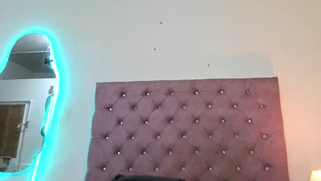 Snapshot of laurenlaine chatting on 05-21-26, 04:03 laurenlaine online show from 05-21-26, 04:03