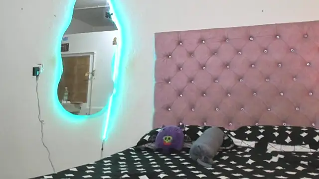 Snapshot of laurenlaine chatting on 05-23-26, 03:38 laurenlaine online show from 05-23-26, 03:38