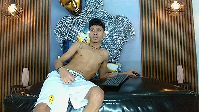 Snapshot of Skinny_cute_Alyer chatting on 04-25-26, 02:14 Skinny cute Alyer online show from 04-25-26, 02:14