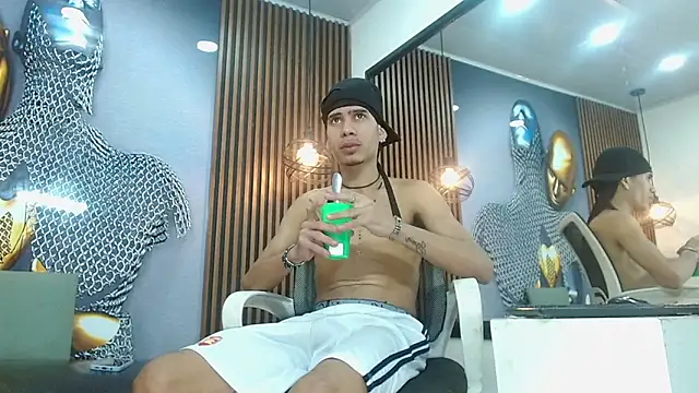 Snapshot of Skinny_cute_Alyer chatting on 05-05-26, 02:08 Skinny cute Alyer online show from 05-05-26, 02:08