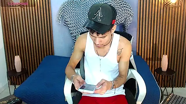 Snapshot of Skinny_cute_Alyer chatting on 05-09-26, 02:50 Skinny cute Alyer online show from 05-09-26, 02:50
