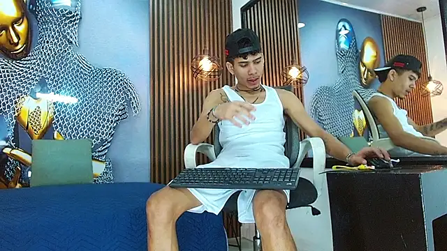 Snapshot of Skinny_cute_Alyer chatting on 05-12-26, 02:19 Skinny cute Alyer online show from 05-12-26, 02:19